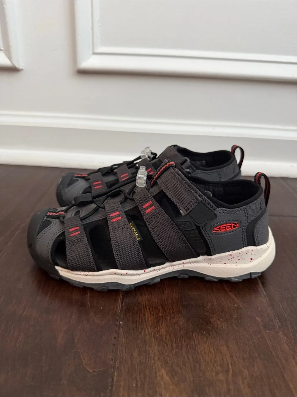 Keen Newport NEO H2 Youth Sandals Sz 2 Magnet Hook & Loop Lace-Lock Bungee